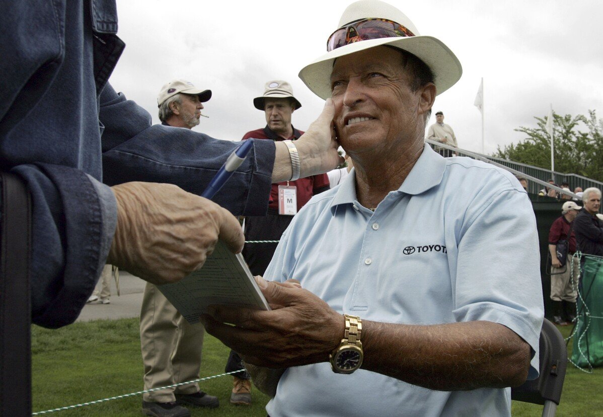 Chi Chi Rodriguez, Hall of Fame golfer yang dikenal karena tingkah lakunya di lapangan golf, meninggal pada usia 88 tahun