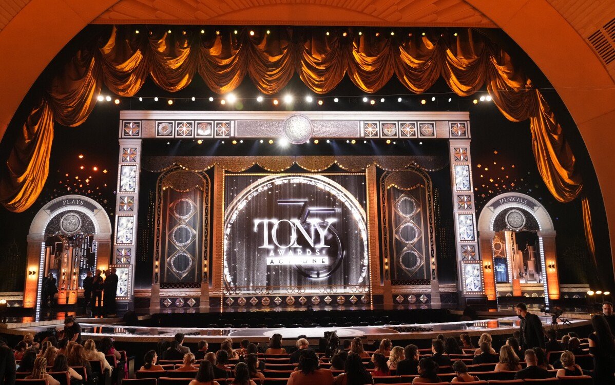 Di Tony Awards, tuan rumah veteran dengan banyak bintang dan lagu di tangan